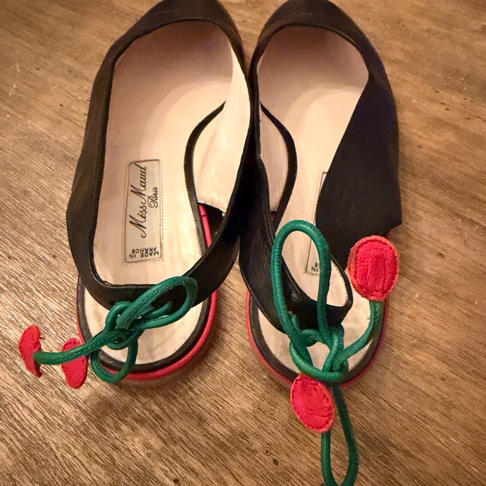 80s Vintage Miss Maud Cherry Black Red Leather Flats France 39.5 / 9 RARE